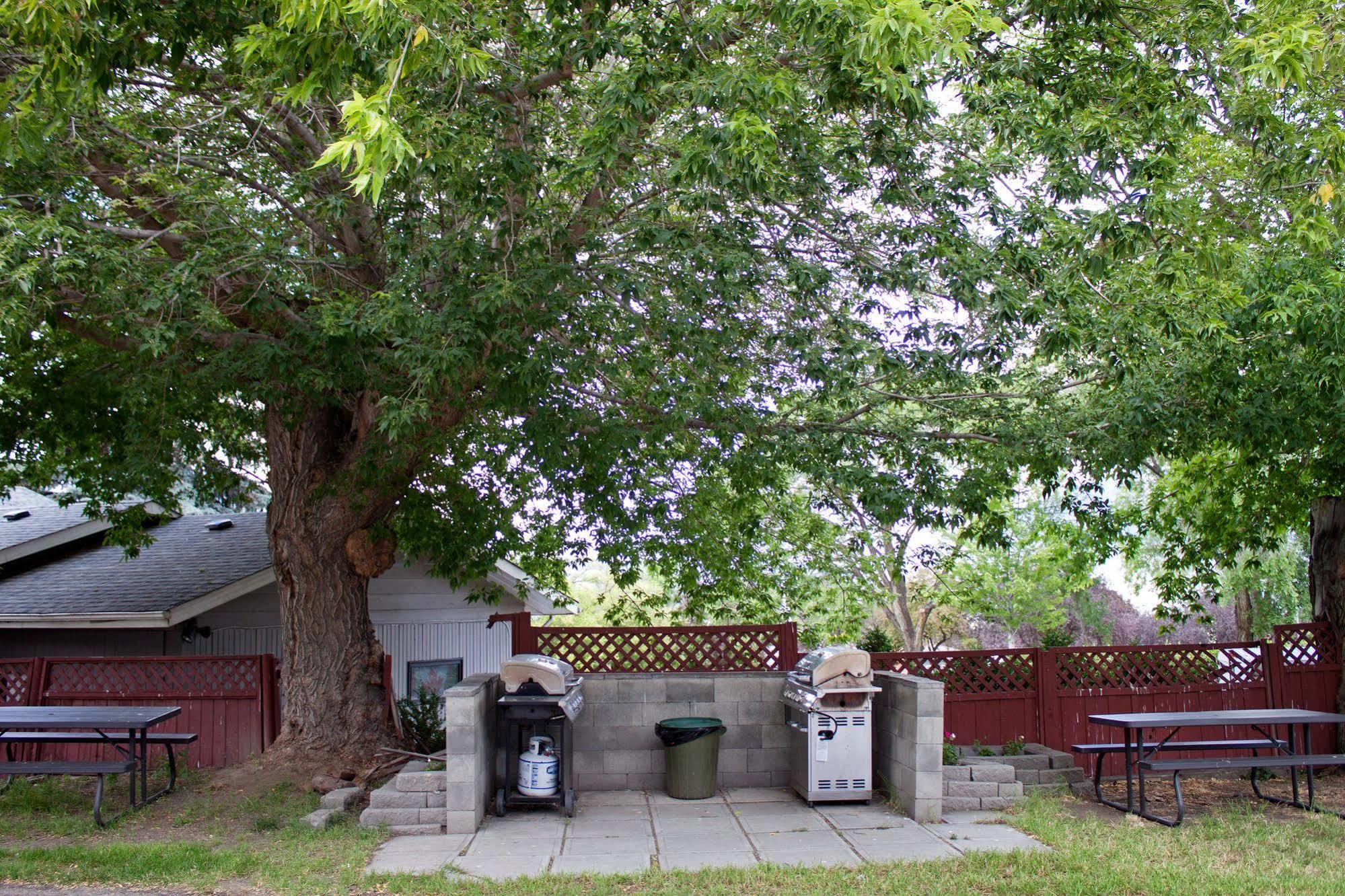 Grandview Motel Kamloops Bagian luar foto